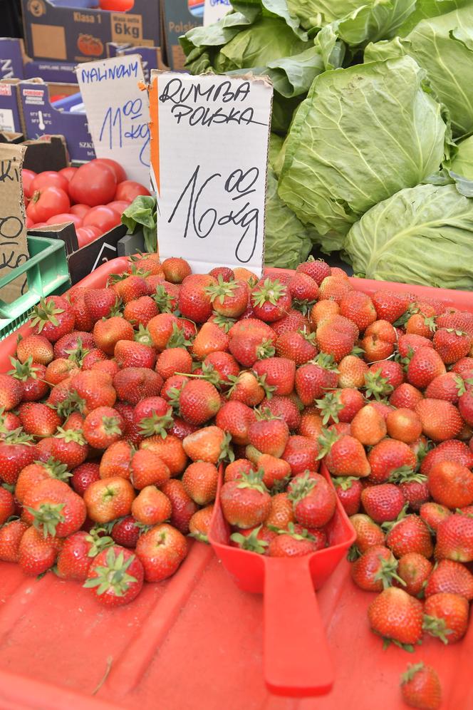 Ceny warzyw i owoców zwalają z nóg! Drożyzna na warszawskich bazarach 