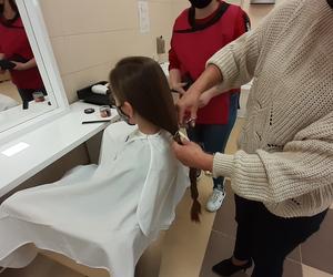 To już trzeci rok akcji Daj Włos. W starachowickim OHP oddają włosy na peruki dla kobiet po chemioterapii