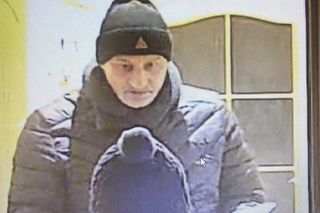 Okradli seniorkę tuż przed świętami. Oszustów nagrała kamera 