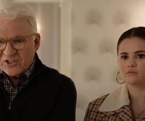 Zbrodnie po sąsiedzku, sezon 3 Mabel Mora (Selena Gomez), Charles-Haden Savage (Steve Martin)