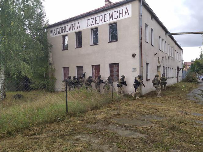 Czeremcha. Ćwiczenia policji na dworcu PKP: strzelanina, uprowadzenie zakładników
