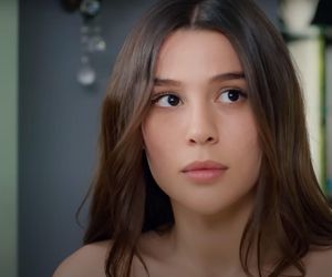 Zeynep przymierzy suknię ślubną, a Ege oszaleje na jej widok.