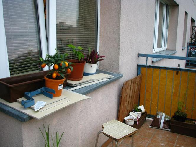 Metamorfoza małego balkonu w bloku. Zobacz zdjęcia PRZED i PO