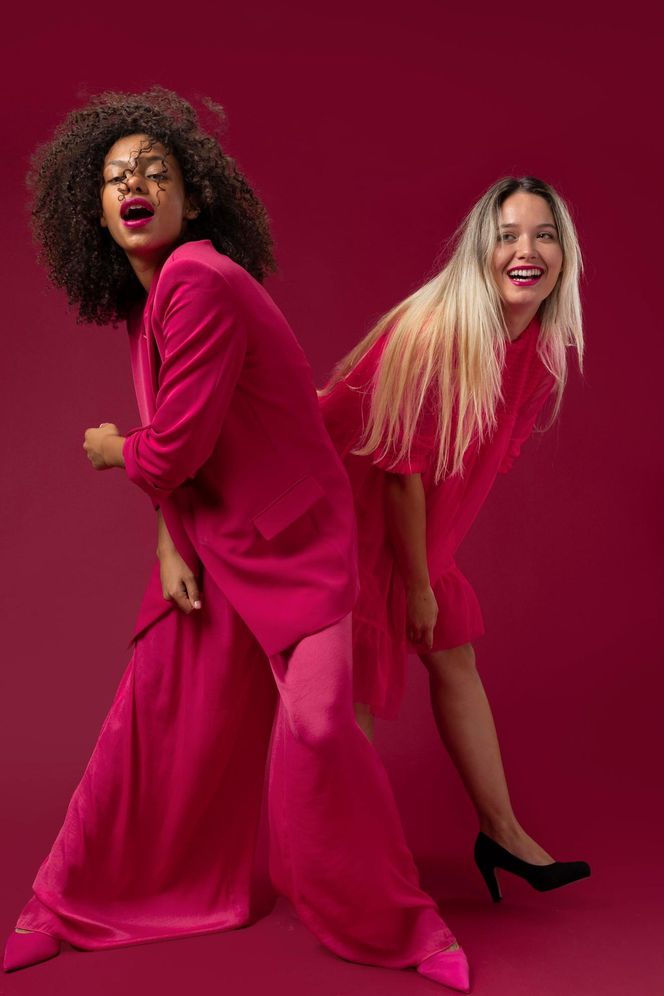 Zapomnij o brązach i szarościach. W tym roku jesienna garderoba tętni żywymi kolorami