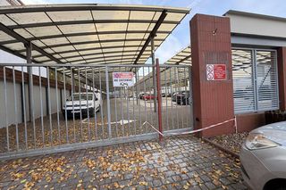 Handel zastąpiony parkingiem. Na pasażu przy Al. 23 stycznia pojawiły się nowe miejsca do parkowania