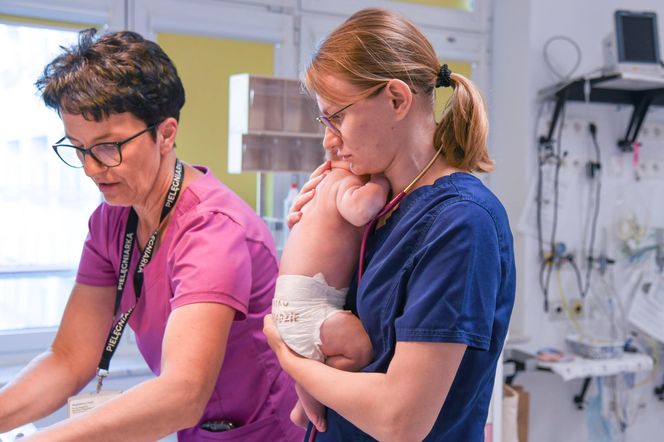 Maleńki Staś samotnie czeka w szpitalu na rodzinę