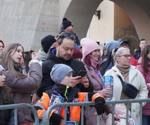 Na rynku w Tarnowie trwa koncert 33. Finału Wielkiej Orkiestry Świątecznej Pomocy. Tak bawią się mieszkańcy miasta