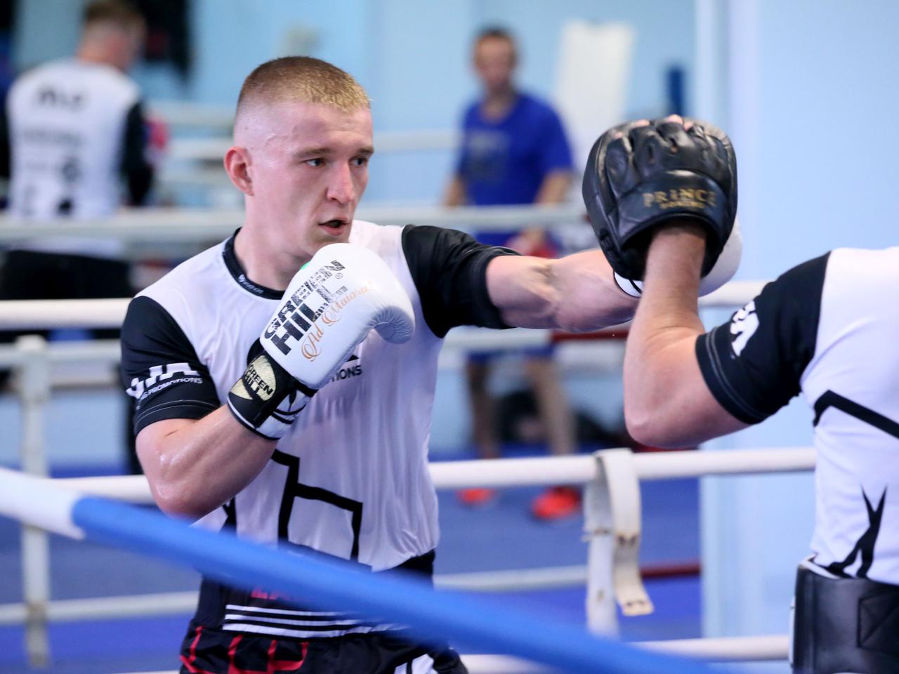 Jesień średniowiecza w ringu? To nie jest ogórek, ale szczekał i dostanie lufę [WIDEO]