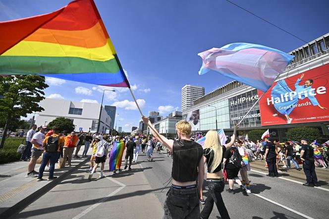 Parada Równości przeszła ulicami Warszawy. Tłumy uczestników