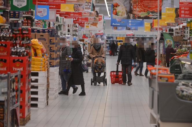 Niedziela palmowa to niedziela handlowa. Sklepy obładowane klientami
