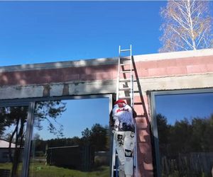 Michał Wiśniewski na budowie swojego domu