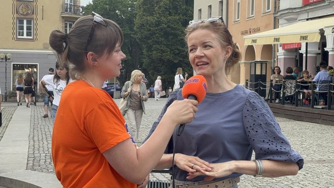 Tłumy przyjezdnych i uśmiechy na twarzach. Wakacyjny patrol Eska Summer City na olsztyńskiej Starówce