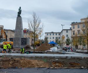 Plac Wolności coraz bardziej zielony