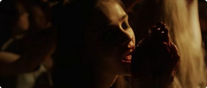 Siostra Julii Wieniawy w krwawym show! Ze słodkiej dziewczynki w krwawego wampira