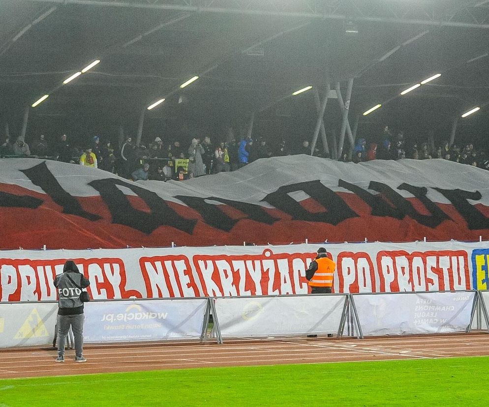 Elana Toruń - Zawisza Bydgoszcz 1:1, zdjęcia kibiców, opraw i piłkarzy ze Stadionu Miejskiego im. Grzegorza Duneckiego