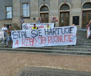 Paraliż drogowy w Katowicach. Górnicy i hutnicy wyszli na ulice