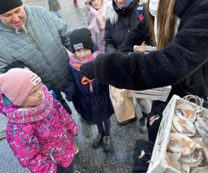 Ekipa Radia Eska na Jarmarku Świątecznym na Targach