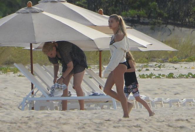 Hailey Baldwin na St. Barths