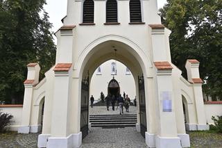 Pogrzeb Patrycji i Łukasza. Chcieli ratować córeczkę, utonęli w jeziorze