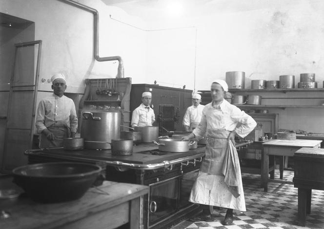 Wnętrze kuchni Grand Hotel, 1927 rok