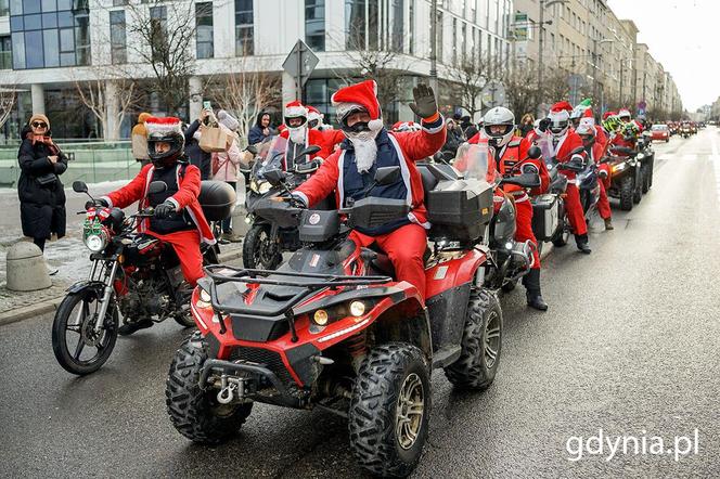 Mikołajkowa parada przejechała ulicami Trójmiasta! Nie zabrakło elfów i śnieżynek 