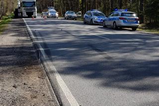 Koszmarny wypadek w Łódzkiem: Senior jechał swoim VW wprost pod pędzącą ciężarówkę!