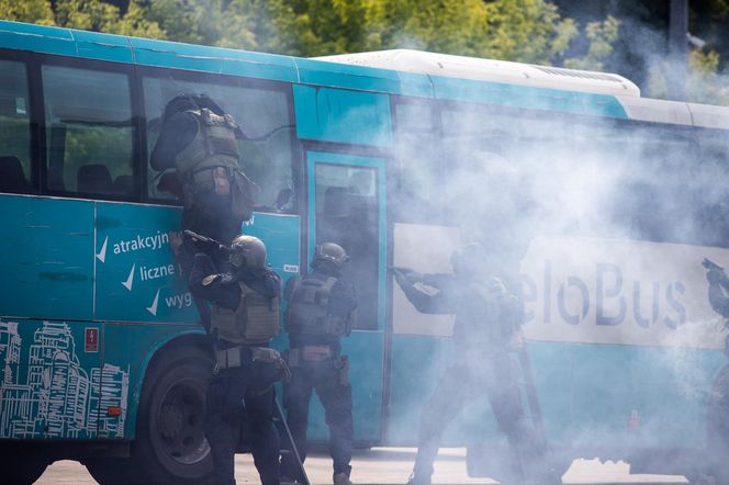 Wybuchy i strzelanina na dworcu autobusowym. Na szczęście, to tylko ćwiczenia