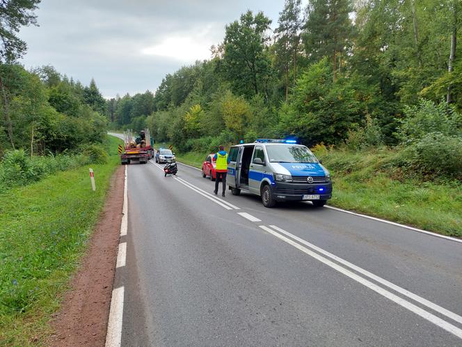 UWAGA! Zderzenie skutera i osobowej Toyoty między Starachowicami i Tychowem