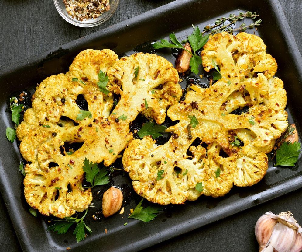 Stek z kalafiora, który robi wrażenie – przepis na obłędne kotlety kalafiorowe krok po kroku