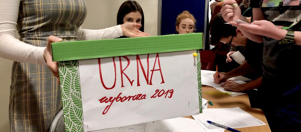 Dlaczego tak ważne jest oddanie głosu do papierowej urny? - Bo uczmy się demokracji – mówi jeden z uczniów II Liceum Ogólnokształcącego w Sopocie. 