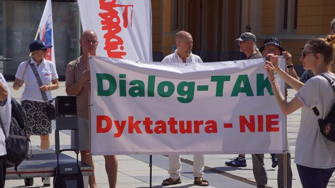 Protest pracowników PKP Cargo we Wrocławiu. Pracę ma stracić prawie 400 osób 