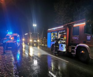Poważny wypadek w Gminie Brody. Auto wypadło z drogi, kierowca w szpitalu