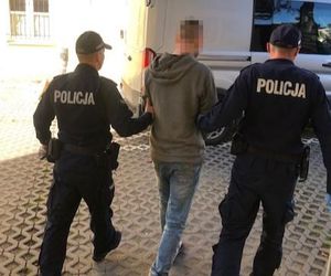 Brutalny atak w Ciechanowie. 24-latek dźgnął nożem znajomego w szyję