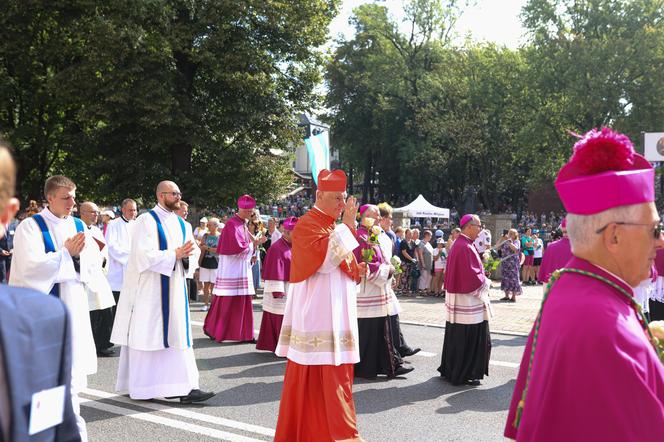 Tysiące kobiet i dziewcząt na pielgrzymce do Piekar Śląskich. "Jestem w Kościele, więc idę"