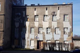 Bareja by nie wymyślił, Dobrze, że przed rozbiórką nie wymienili okien i drzwi - szczecińscy internauci bezlitośni po usunięciu graffiti [ZDJĘCIA]