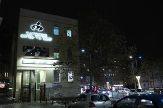 Świąteczna iluminacja przed Warszawskim Szpitalem Dla Dzieci