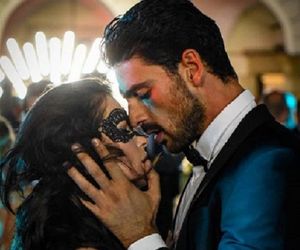 NAJOSTRZEJSZE cytaty z 365 dni. 5 pikantnych fragmentów z powieści erotycznej