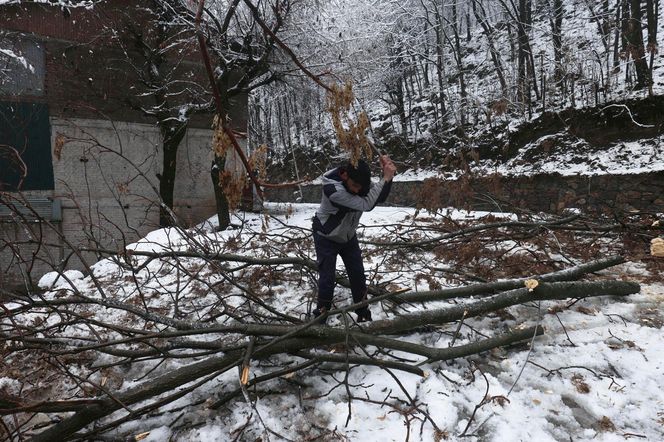 Indie. Kilkadziesiąt osób uwięzionych pod śniegiem po zejściu lawiny