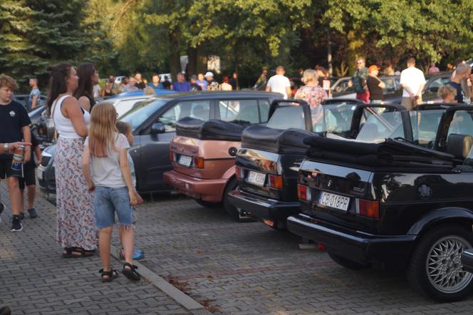 Bydgoskie Klasyki Nocą. Perełki motoryzacji znów zaparkowały obok Torbydu! 