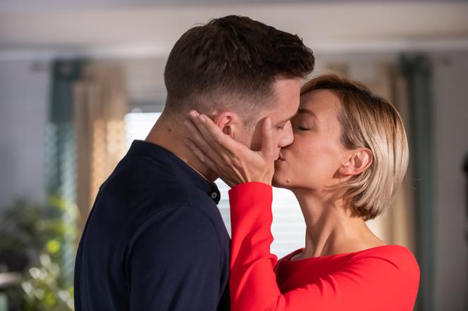 Na Wspólnej odc. 3018. Darek (Michał Mikołajczak), Emilia (Karolina Porcari)