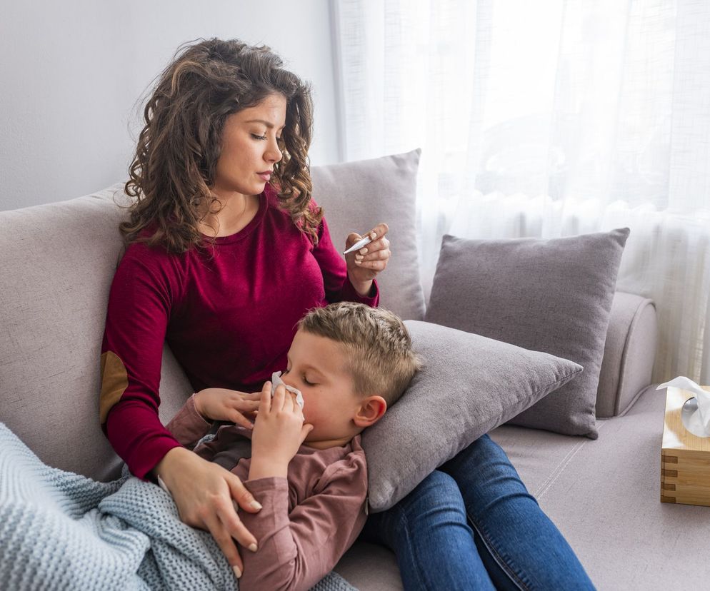 Koronawirus w Polsce. Po tym poznasz, że dziecko jest chore [NIEPOKOJĄCE OBJAWY]