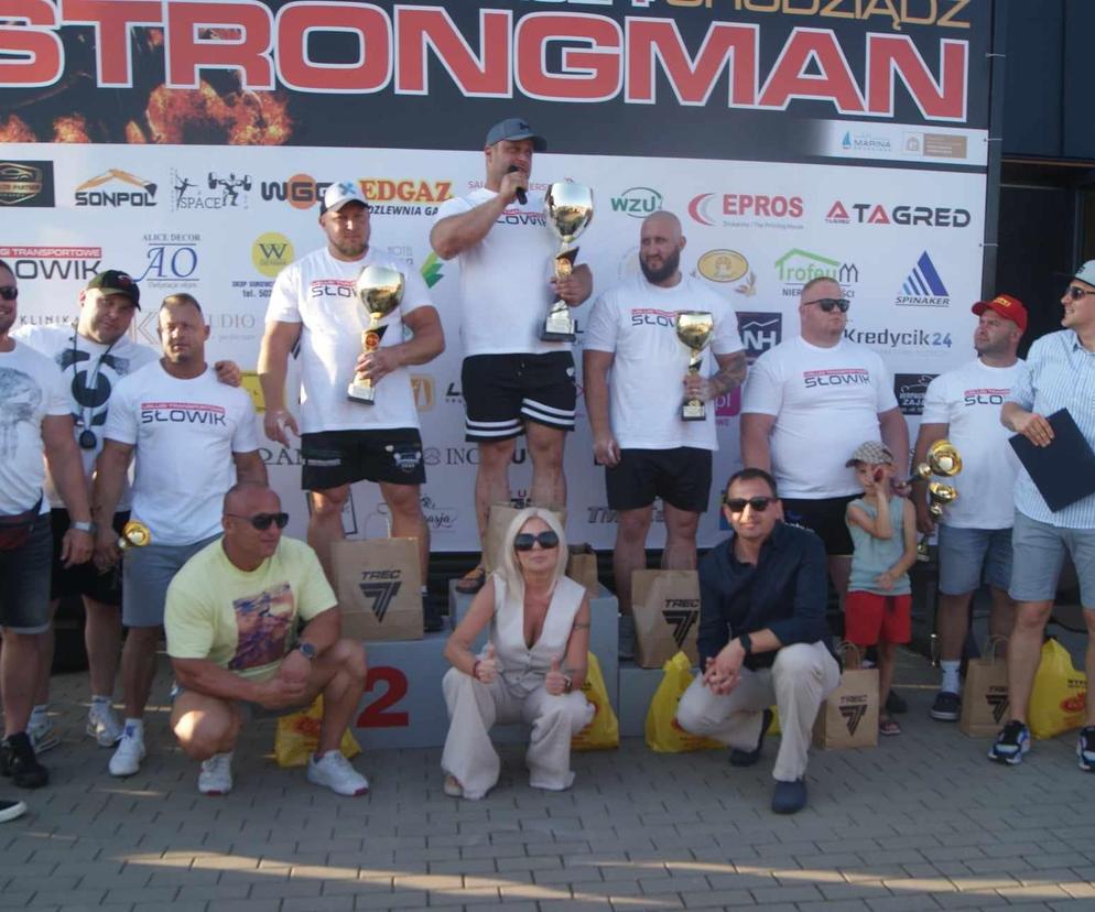 podium strongman