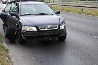 Poranny wypadek na ul. Solskiego w Bydgoszczy. Osobówka wjechała w barierki!