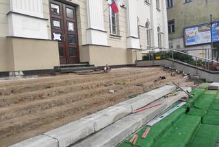 Trwa remont schodów do budynku Prokuratury Rejonowej przy ul. Żeromskiego
