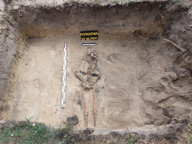 Wśród szczątków znaleziono zaskakujący przedmiot