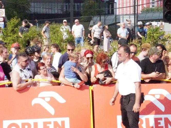 Tour de Pologne w Katowicach. Kibice na mecie oklaskiwali kolarzy