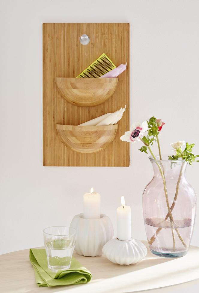 DIY z resztek drewna: półka z pojemnikami na drobiazgi