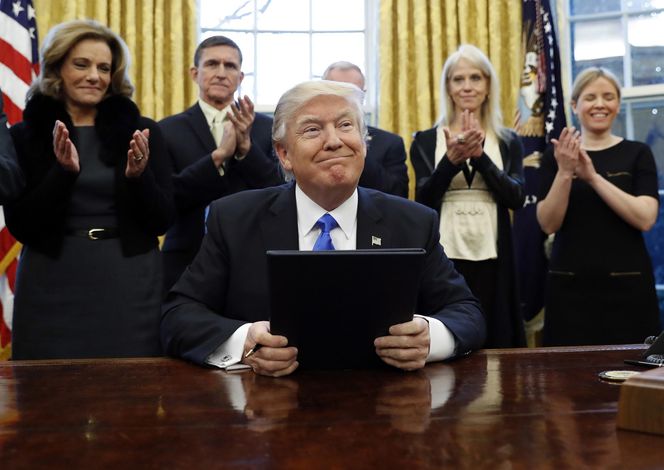 Tego Trump jeszcze nie robił! Chce ogromnej parady w swoje urodziny. "Jak król"