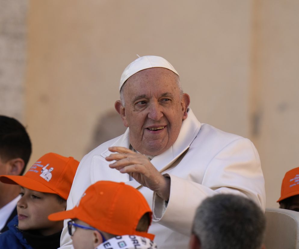 Papież Franciszek ma problemy z sercem i oddychaniem. Trafił do szpitala 