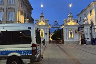 Uniwersytet Warszawski w żałobie. Przed budynkiem wystawiono zdjęcie zabitej 53-latki